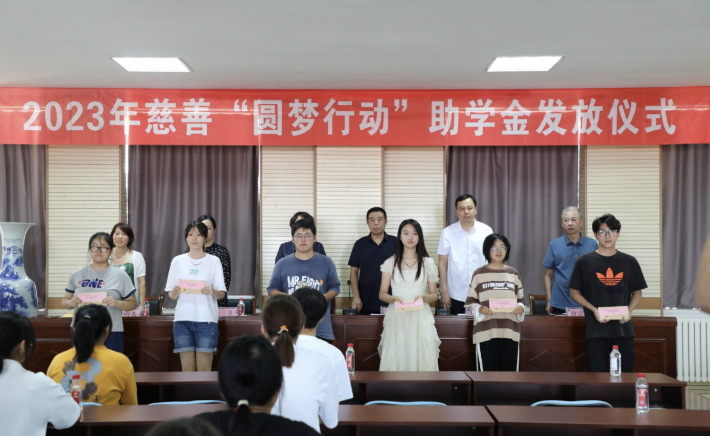 托举贫困学子的大学梦想